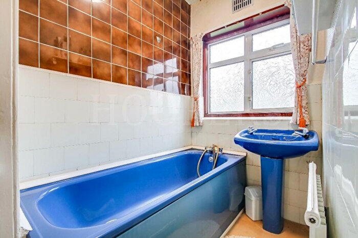 3 Bedroom Terraced House For Sale In North Circular Road, London, NW2