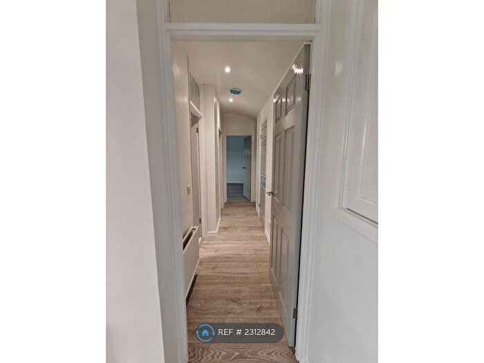 1 Bedroom Flat To Rent In Northdown Road, Hatfield, AL10