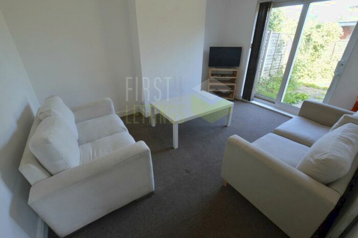 3 Bedroom Semi-Detached House To Rent In Milford Road, Clarendon Park, LE2