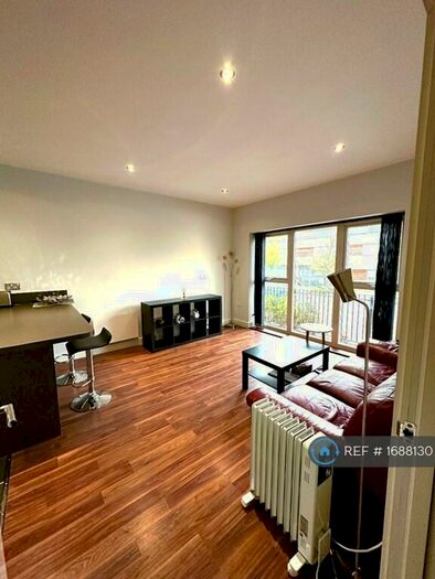 2 Bedroom Flat To Rent In Heron House, Reading, RG2