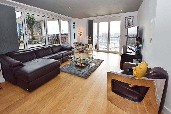 2 Bedroom Flat To Rent In Sovereign Point, The Quays, Salford, Manchester, M50