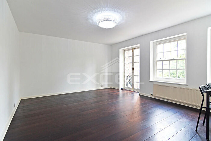 3 Bedroom Apartment To Rent In Corringham Court, Corringham Road, Golders Green, NW11