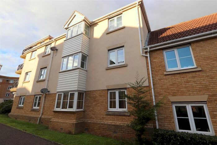 2 Bedroom Flat To Rent In Retort Close, Southend-On-Sea, SS1