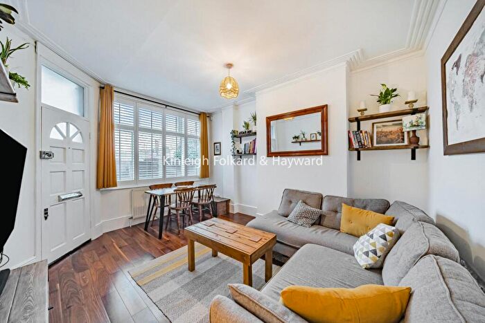 2 Bedroom Flat For Sale In High Road, North Finchley, London, N12