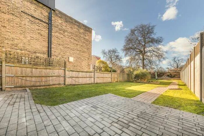 3 Bedroom End Of Terrace House To Rent In Aislibie Road Lee SE12