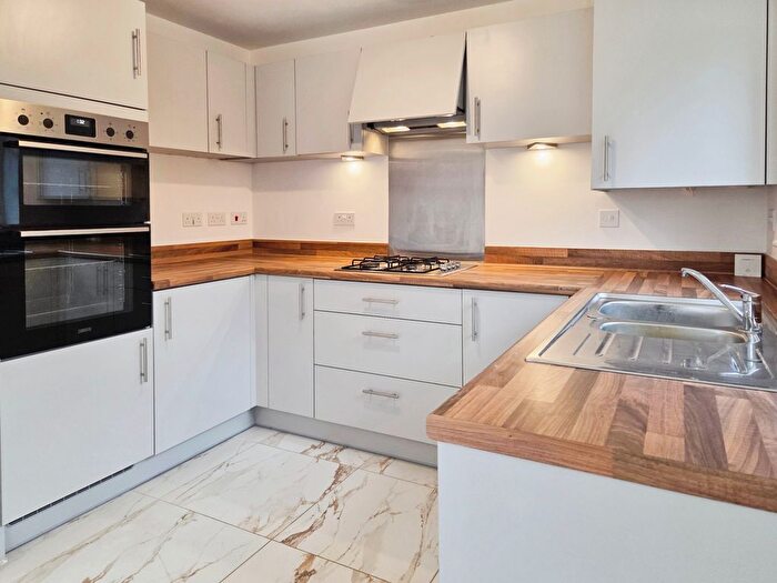 3 Bedroom Link Detached House To Rent In Golden Road, Droylsden, Manchester, M43