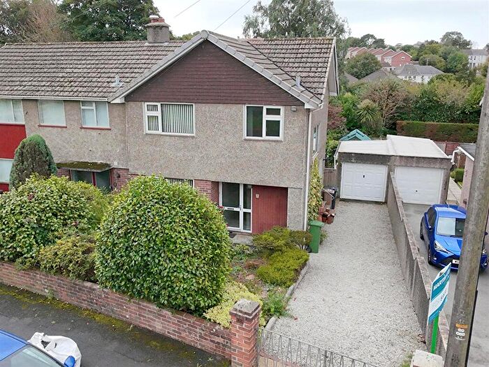3 Bedroom Semi-Detached House For Sale In Pinewood Close, Plympton, Plymouth, PL7