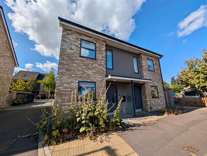 3 Bedroom Semi Detached House To Rent In Fishers Lane, Cambridge, CB1