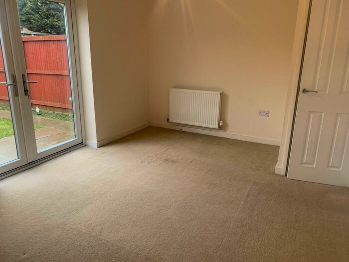 2 Bedroom Town House To Rent In Kirkstall Road, New Lodge, Barnsley, S71