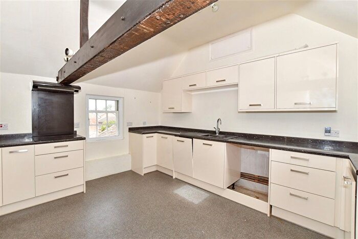 2 Bedroom Flat For Sale In High Street, Hadlow, Tonbridge, Kent, TN11