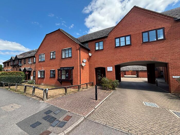 1 Bedroom Apartment For Sale In High Street, Markyate, AL3