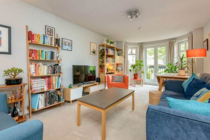 2 Bedroom Flat For Sale In / Sinclair Place, Gorgie, Edinburgh, EH11