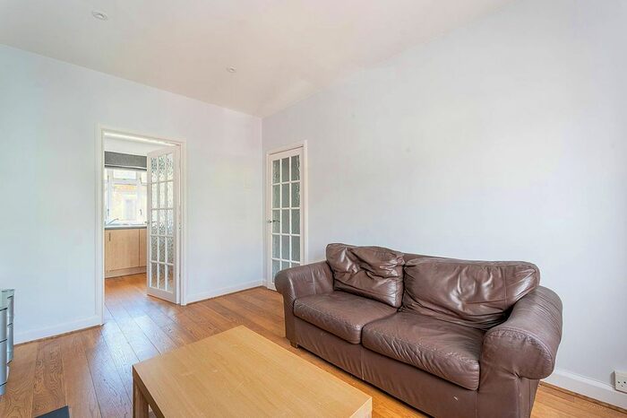 3 Bedroom Flat To Rent In Denmark Road, West Ealing, London, W13