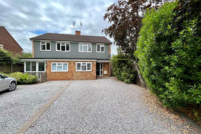 3 Bedroom Semi-Detached House To Rent In Addlestone, Surrey, KT15