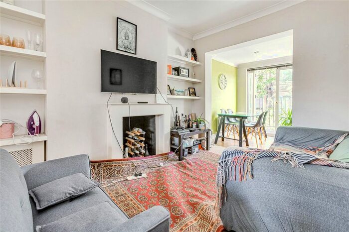 3 Bedroom Flat To Rent In Chatham Road, London, SW11