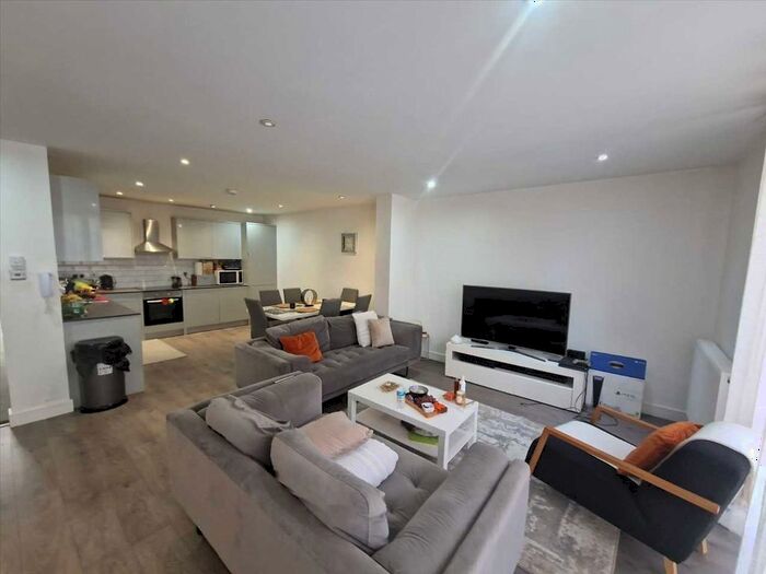 3 Bedroom Maisonette To Rent In Elm Way, London, NW10