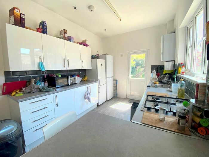 5 Bedroom Terraced House To Rent In Playfair Road, Southsea, PO5