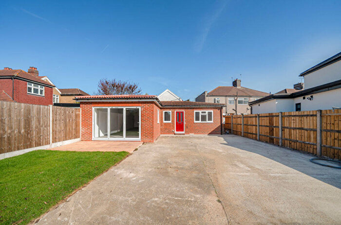 2 Bedroom Bungalow For Sale In Burnt Oak Lane, Sidcup, DA15