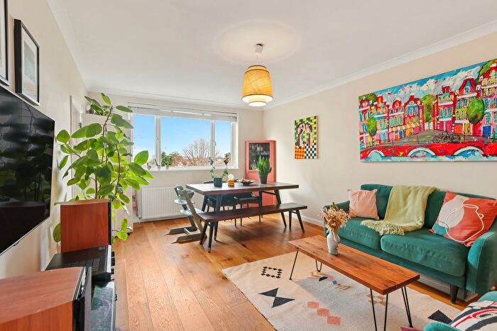 2 Bedroom Flat For Sale In Argyle Road, Ealing, London, W13