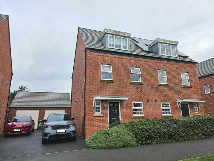 3 Bedroom Semi-Detached House For Sale In Peabody Way, Warwick, CV34