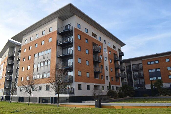 2 Bedroom Flat To Rent In Lowestoft Mews, Galleons Lock, London, E16