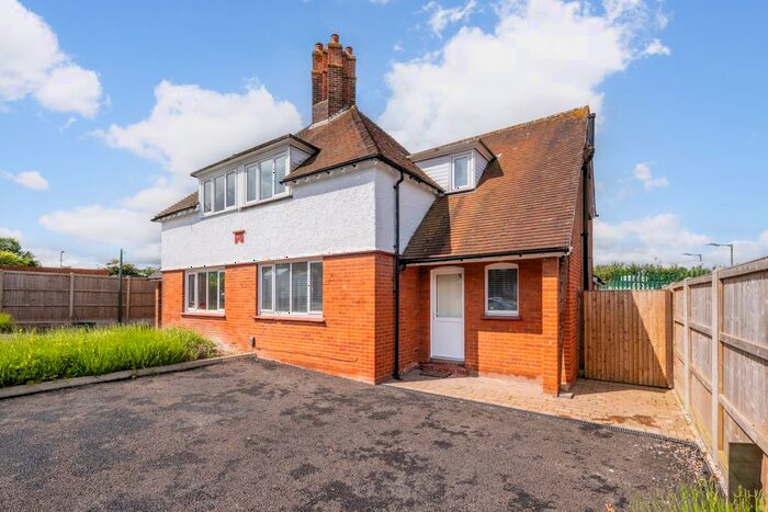 3 Bedroom Semi-Detached House To Rent In Woodcote Road, Wallington, SM6