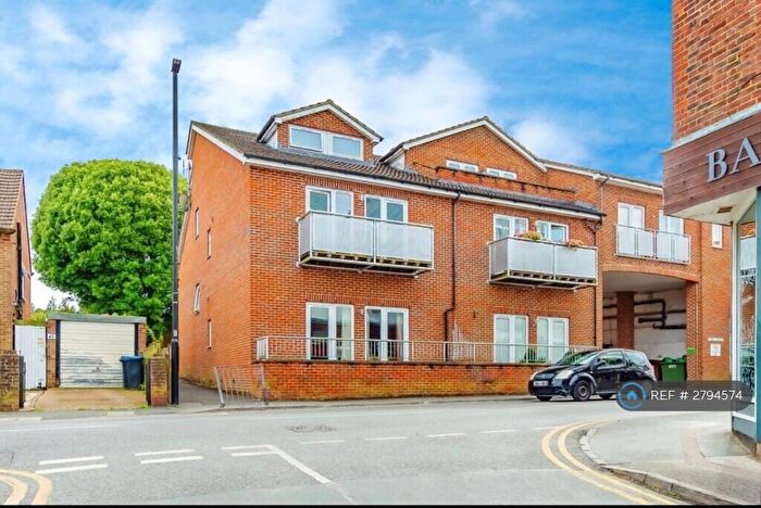 1 Bedroom Flat To Rent In Holm Court, Caterham, CR3