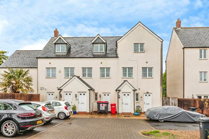 2 Bedroom Maisonette For Sale In Lapwing Close, Portishead, Bristol, Somerset, BS20