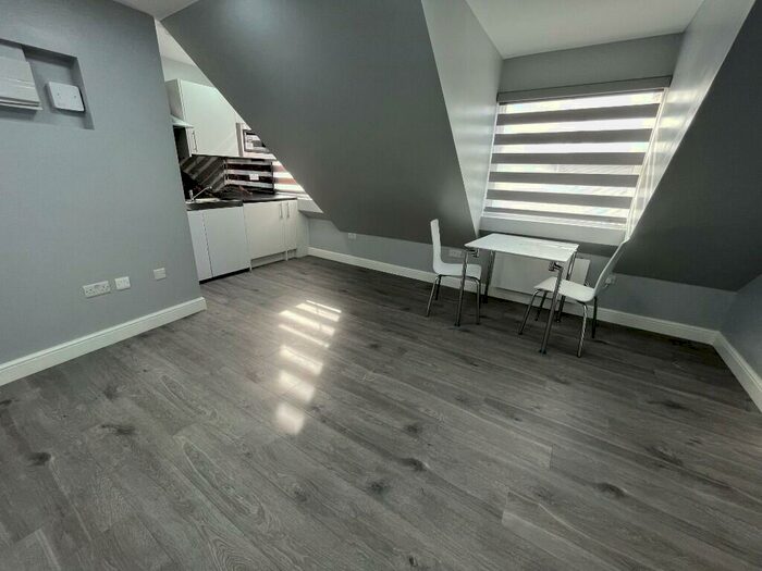 1 Bedroom Flat To Rent In The Burroughs, London, NW4