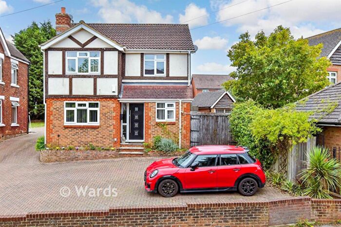 4 Bedroom Detached House For Sale In New Hythe Lane, Larkfield, Kent, ME20