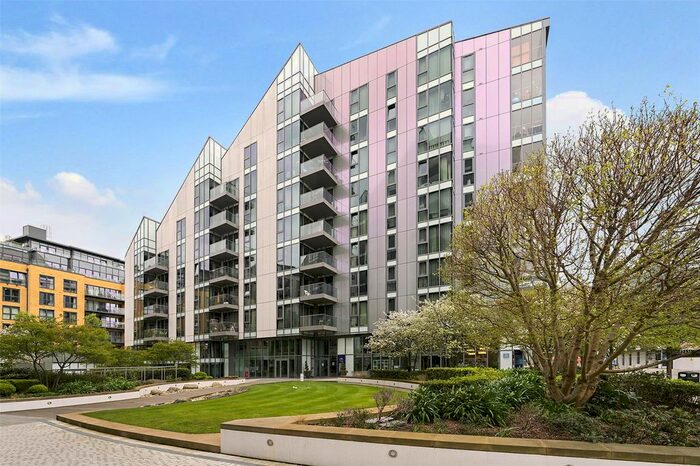 Parking/garage To Rent In Eastfields Avenue, London, SW18