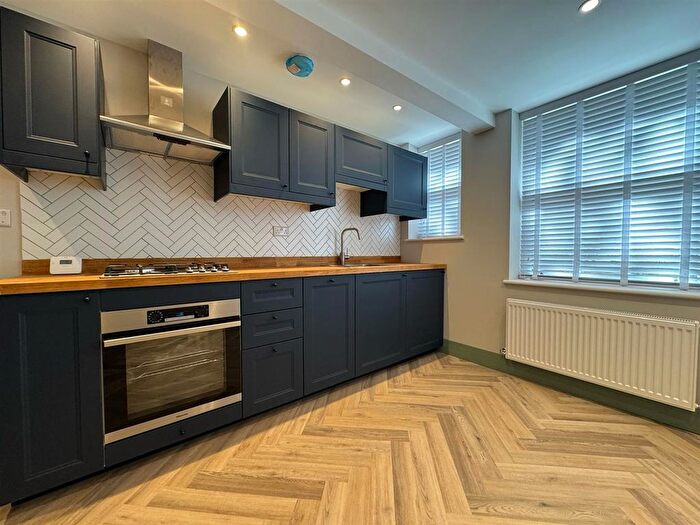 1 Bedroom Flat To Rent In Tooting Bec Gardens, Streatham, SW16