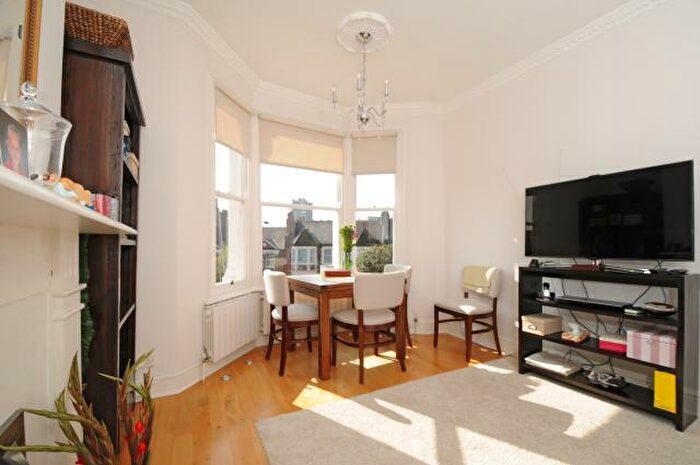 2 Bedroom Apartment To Rent In Constantine Road, Hampstead, NW3