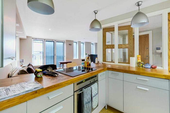 2 Bedroom Flat To Rent In Garrett House, Burrows Mews, London, SE1