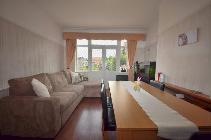 3 Bedroom Terraced House To Rent In Grangeway Gardens, Redbridge, IG4