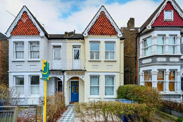 3 Bedroom Flat To Rent In Drayton Green, Ealing, London, W13