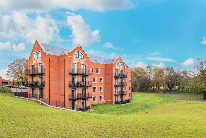 3 Bedroom Flat To Rent In Argyll House, Royal Connaught Park, Bushey, WD23