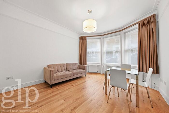 3 Bedroom Flat To Rent In Ridgmount Gardens, Bloomsbury, WC1E