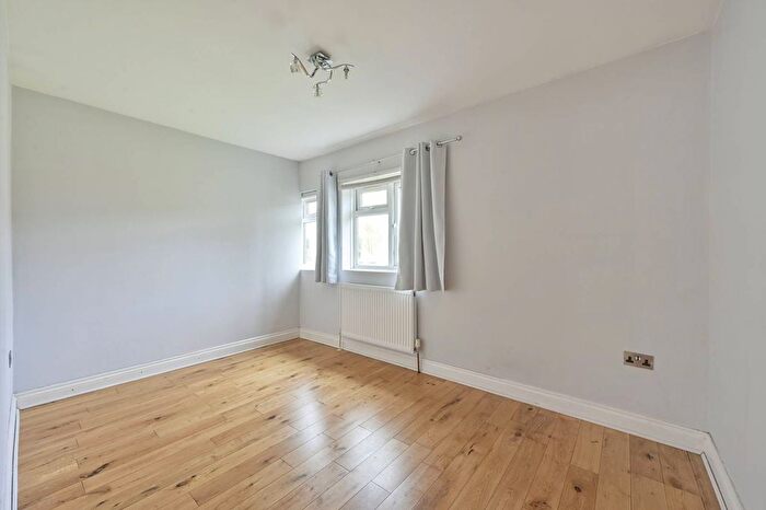 2 Bedroom Flat To Rent In Worple Road, Wimbledon, London, SW19