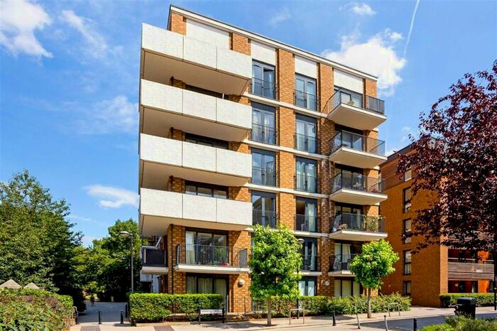 4 Bedroom Flat To Rent In Albatross Way, London, SE16