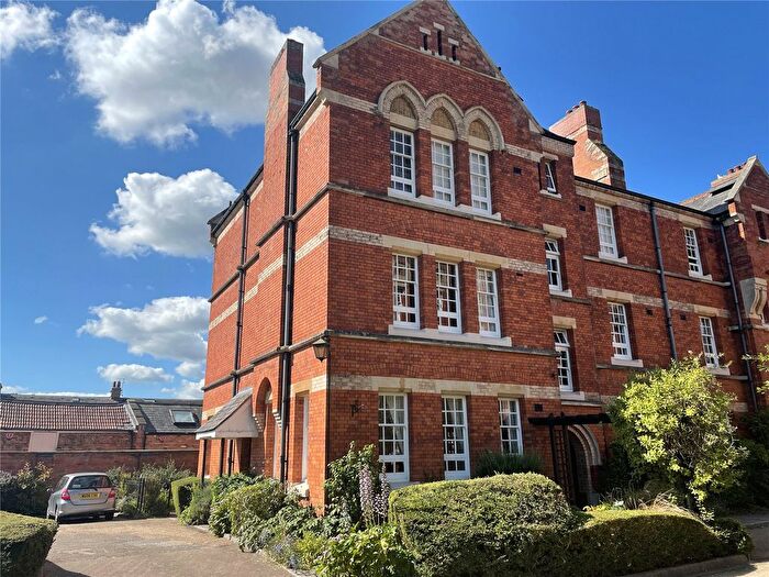 2 Bedroom Flat To Rent In The Mount, Taunton, Somerset, TA1