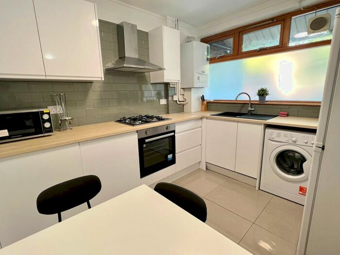 3 Bedroom Flat To Rent In Goldington Crescent, Ucl, Lse, Camden, Euston, West End, Kings Cross, London, NW1