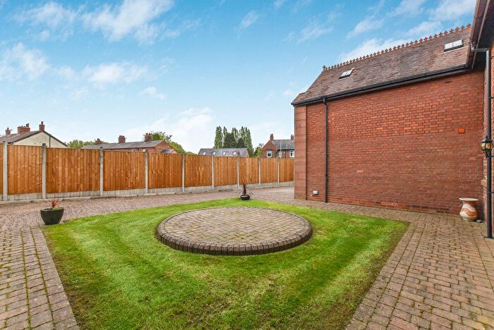 4 Bedroom Semi Detached House For Sale In Station Road, Sutton Weaver, Cheshire, WA7