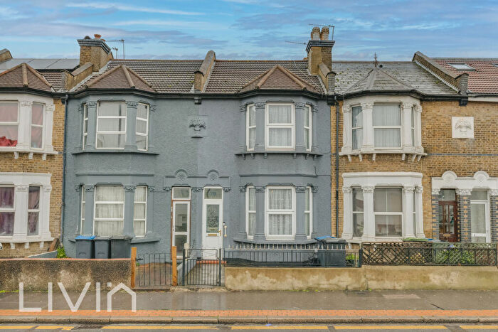 3 Bedroom House For Sale In Whitehorse Road, Croydon, CR0