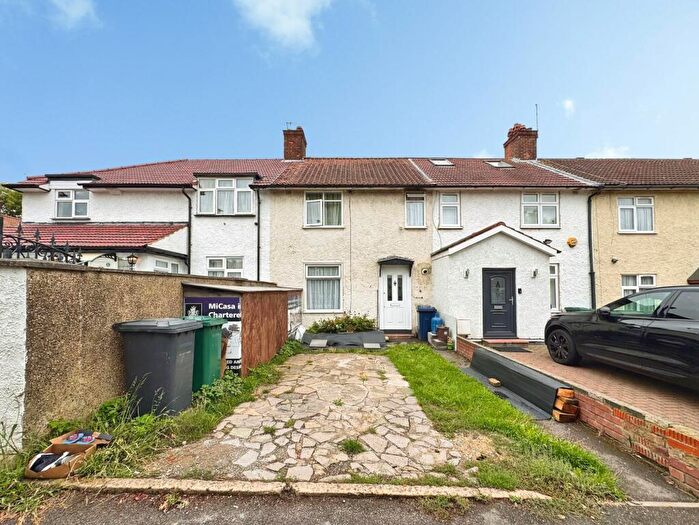 3 Bedroom House For Sale In Fourland Walk, Edgware, HA8