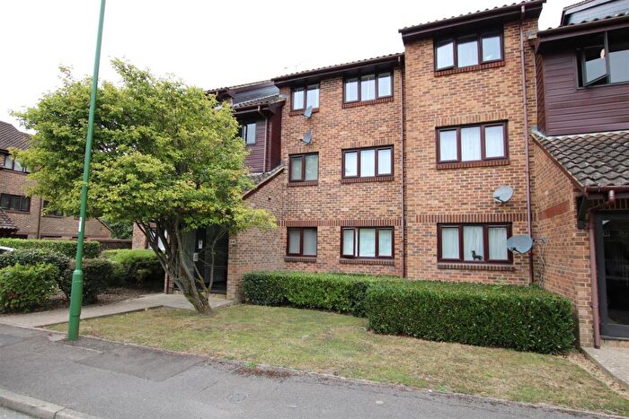 2 Bedroom Flat For Sale In Newbridge Close, Broadbridge Heath, Horsham, RH12