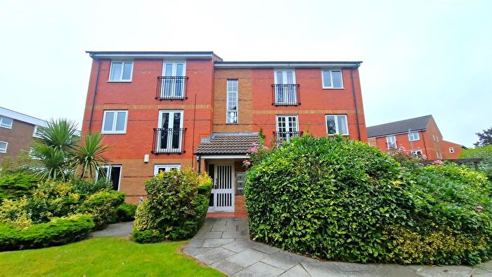 2 Bedroom Flat To Rent In Lady Park Court, Leeds, LS17