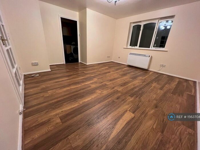 2 Bedroom Flat To Rent In Clemence Road, Dagenham, RM10