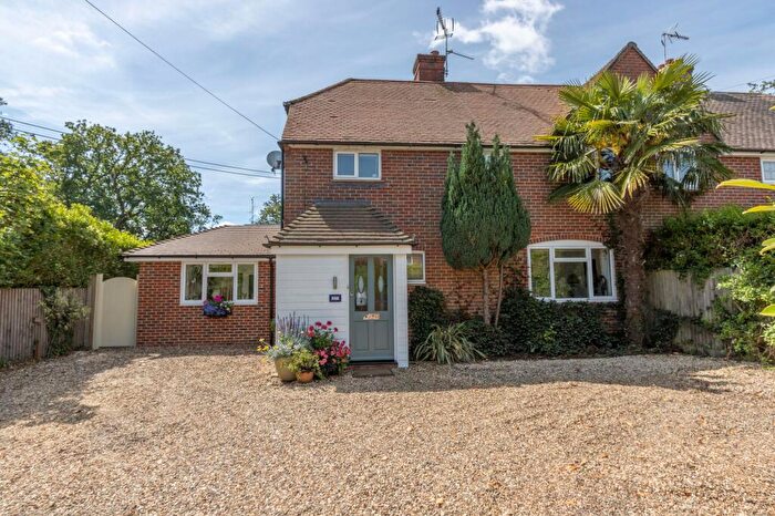 3 Bedroom Semi-Detached House For Sale In Hound Green Close, Hound Green, RG27