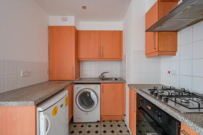 1 Bedroom Flat For Sale In Kingsbridge Court, Canary Wharf, London, E14